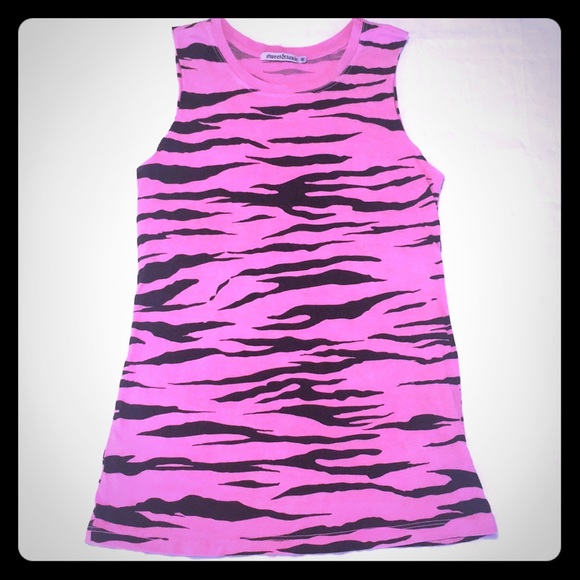 sweet & toxic Tops - ⚠️ Pink & black animal print shirt